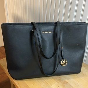 Black Michael Kors Jet Set bag